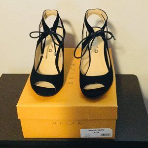 UNISA Classic Black Pointed-Toe Tie Up Pump